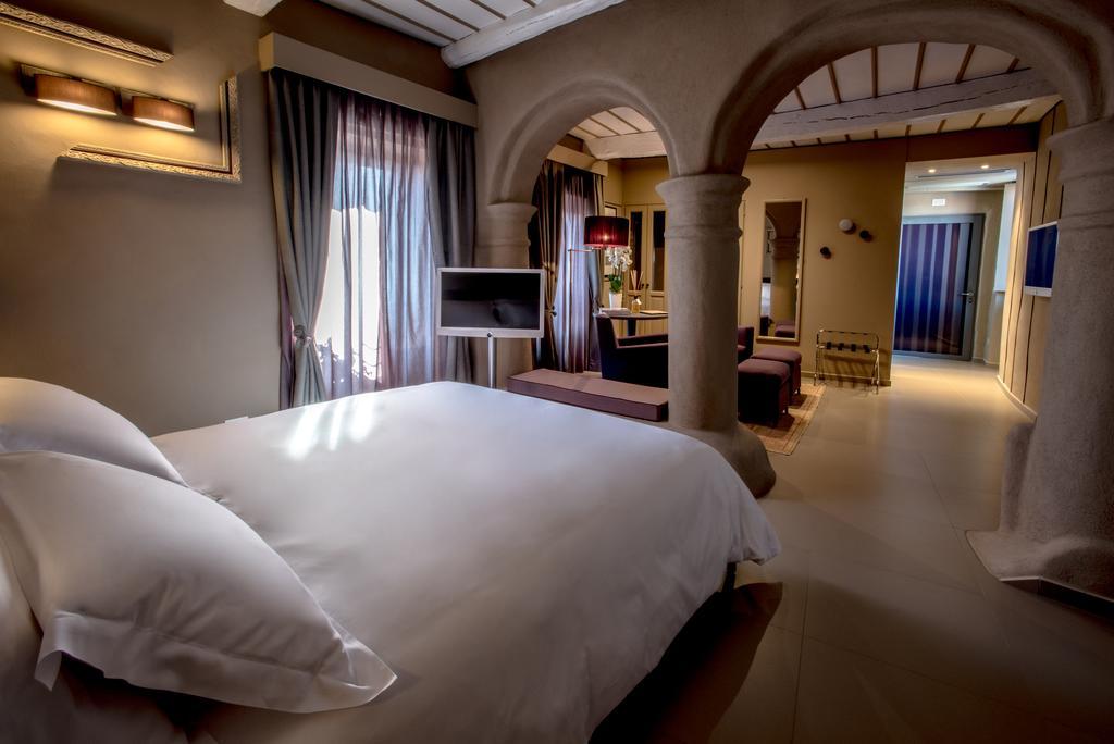 Uve Rooms&Wine Bar La Morra Kamer foto