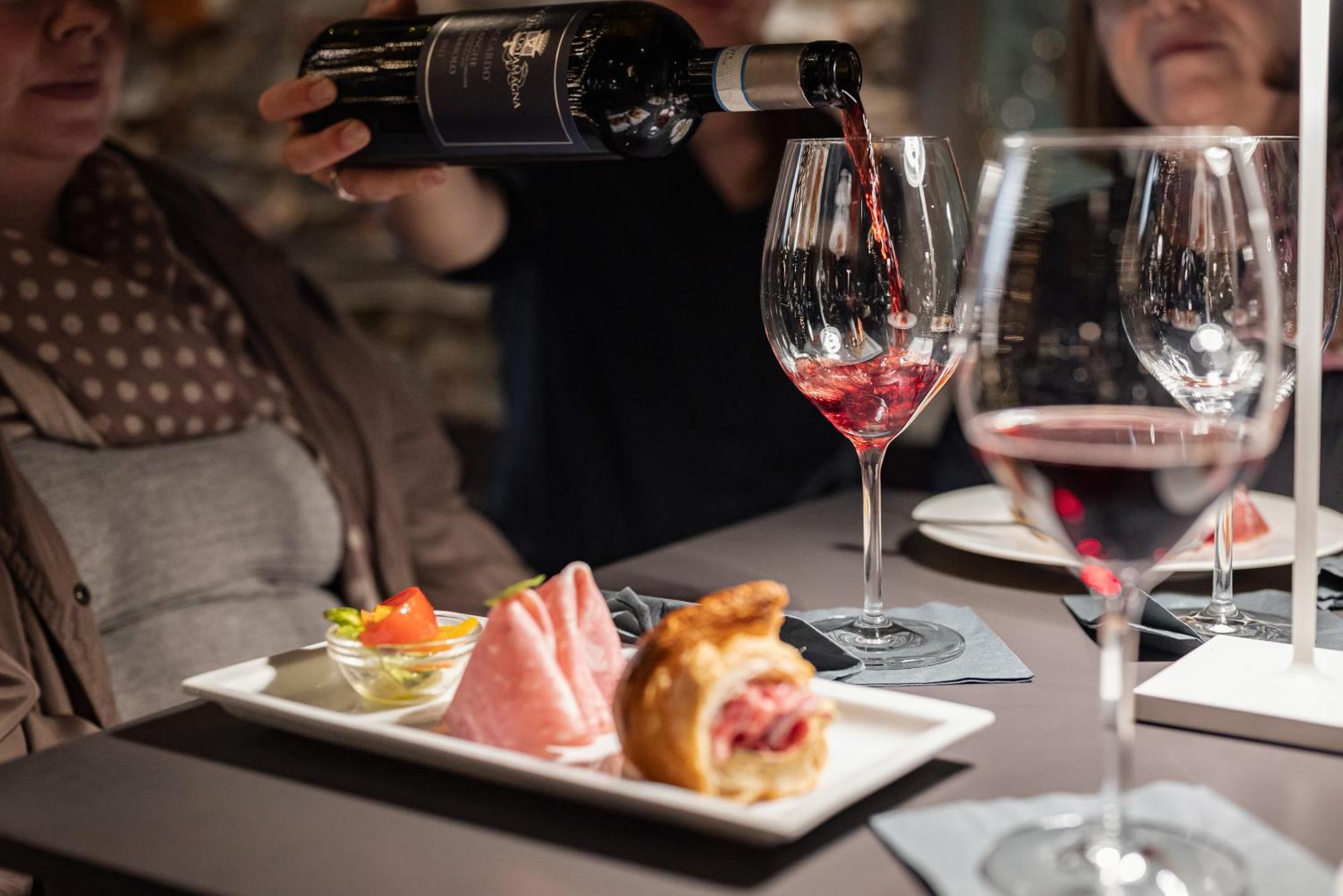 Uve Rooms&Wine Bar La Morra Buitenkant foto