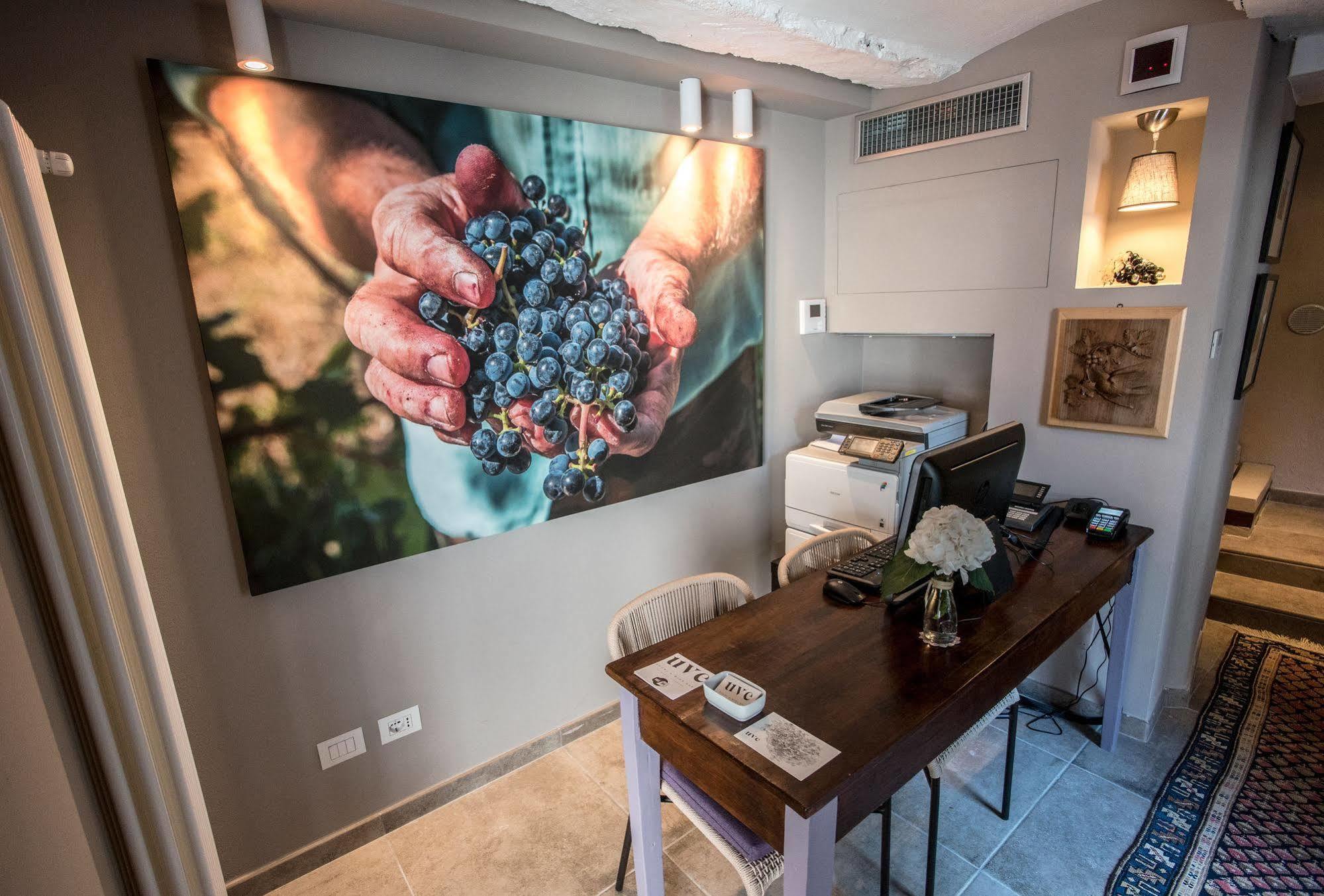 Uve Rooms&Wine Bar La Morra Buitenkant foto