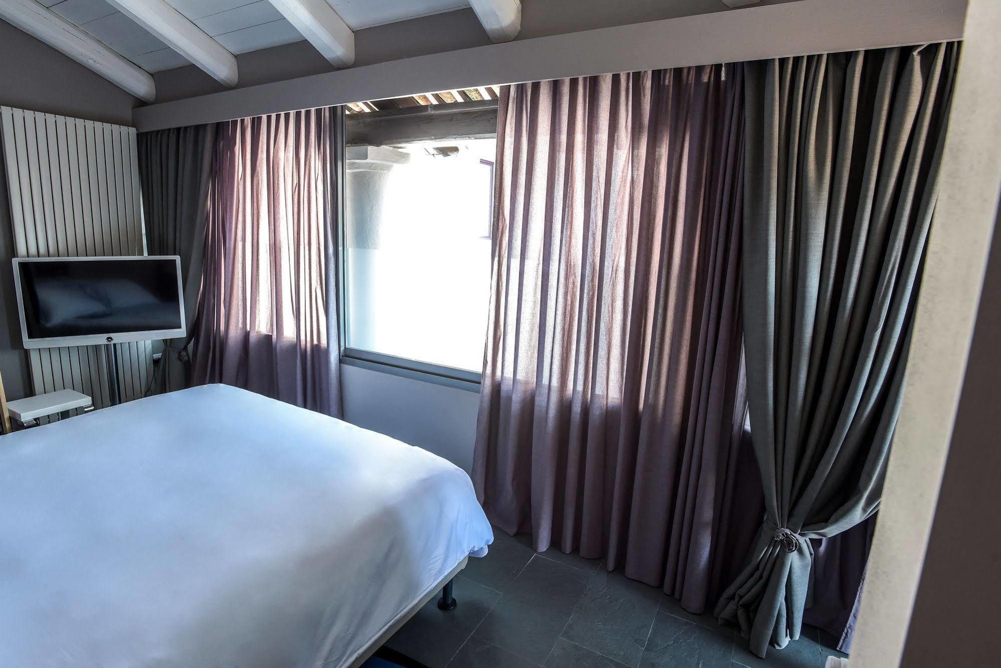 Uve Rooms&Wine Bar La Morra Buitenkant foto
